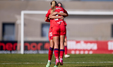 Dos jugadoras del Sevilla FC Femenino