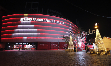 Iluminación de Navidad en el Ramón Sánchez-Pizjuán.
