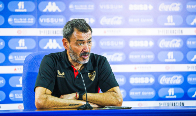 Galván atiende a los medios en rueda de prensa tras el partido ante el Hércules