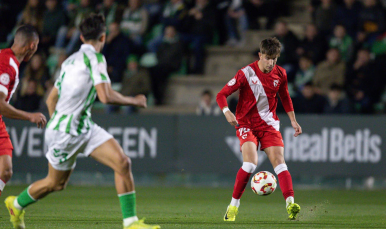 Imagen de Miguel Sierra ante el Betis Deportivo