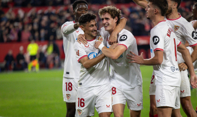 Jesús Navas y Manu Bueno celebran el gol ante el Celta