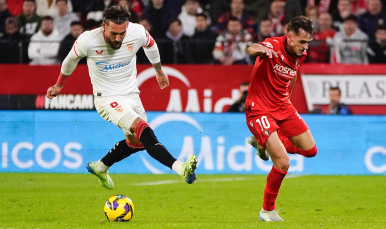 Gudelj del Sevilla FC ante Osasuna