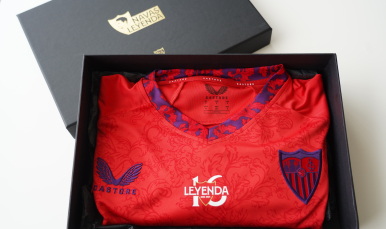 Pack exclusivo con la última camiseta de Jesús Navas.