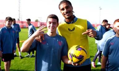 Fran Parga, junto a Badé tras un entrenamiento con el primer equipo.