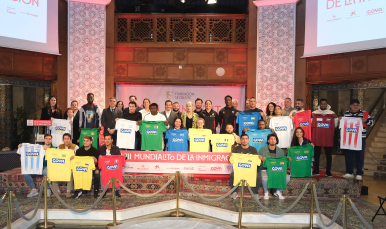 Foto de familia tras la presentación y sorteo del Mundialito de la Inmigración.