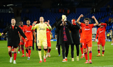 El Sevilla FC celebra su victoria en San Sebastián