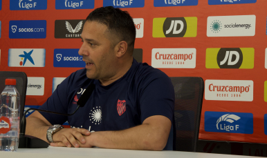 David Losada atiende a los medios en la previa del Gran Derbi Femenino