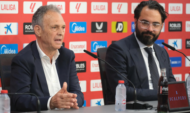 Joaquín Caparrós junto a Víctor Orta.