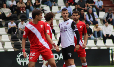 Imagen del encuentro entre el Mérida AD y el Sevilla Atlético