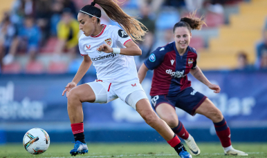 Imagen de Débora García ante el Levante UD