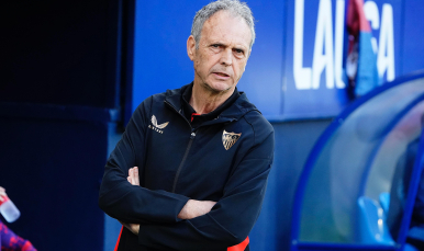 Caparrós, en el banquillo de El Sadar