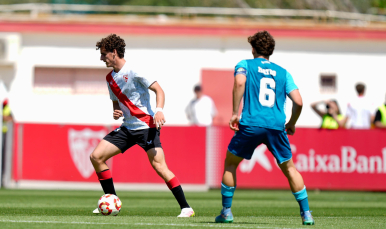 Imagen de Manu Bueno ante el Betis Deportivo