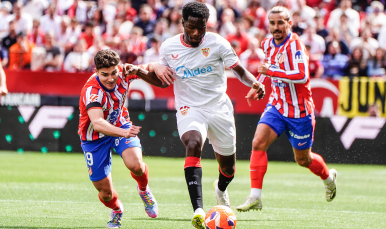 Agoumé del Sevilla FC ante el Atlético