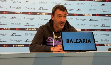 Jesús Galván atiende a los medios