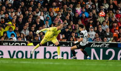 Nyland del Sevilla FC ante el Valencia CF