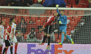 David Soria durante el Athletic-Sevilla de Europa League