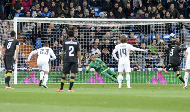 Penalti fallado por Gameiro en el Real Madrid-Sevilla FC