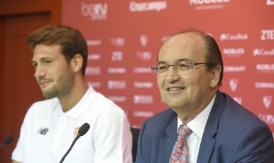 José Castro junto a Franco Vázquez