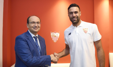 Sirigu posa con José Castro