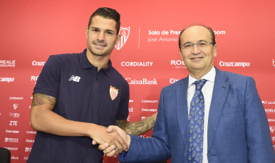 Vitolo posa con el presidente Castro