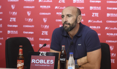 Monchi en la sala de prensa