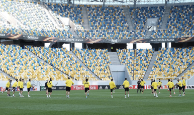 Entrenamiento del Sevilla FC en Lviv Arena