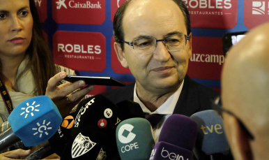José Castro atiende a la prensa