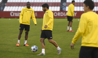 Ever Banega y Kakuta en el entrenamiento del 2 de noviembre