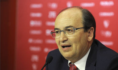 El presidente José Castro en la presentación de Sampaoli
