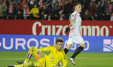 Gameiro marca en el Sevilla FC-Celta