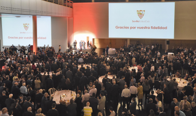 Abonados del Sevilla FC en la cena del 14 de octubre