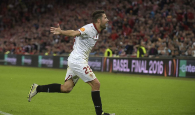 Coke durante el Liverpool-Sevilla de la final de la Europa League.