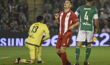 Gameiro en el Betis-Sevilla FC