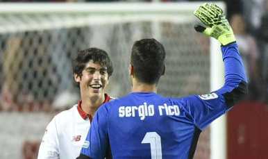 Sergio Rico junto a Carlos Fernández