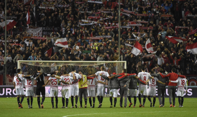 Celebración de goleada en el Sevilla FC-Betis