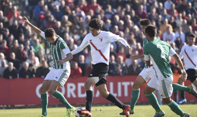 Carlos Fernández en el partido ante el Betis B