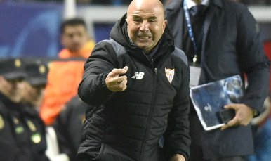 Sampaoli da indicaciones desde la grada