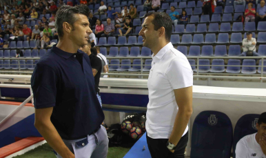 José Luis Martí charla con Diego Martínez