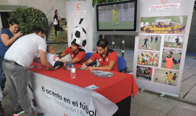 La Escuela de Football Antonio Puerta, en el CC Nervión Plaza