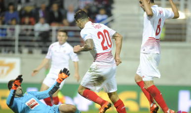 Vitolo, Gameiro e Iborra en ataque