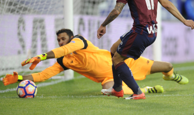 Sirigu, en el Eibar-Sevilla FC