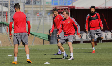 Entrenamiento del primer equipo con Krohn-Dehli 