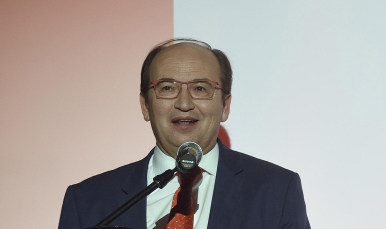 El presidente José Castro dando un discurso