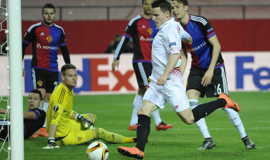 Gameiro en el Sevilla FC-Basilea