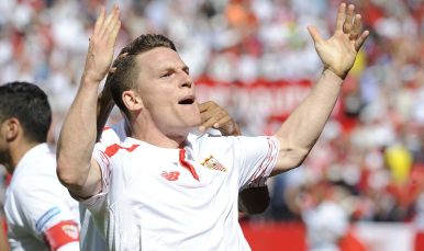 Gameiro en el Sevilla FC-Betis