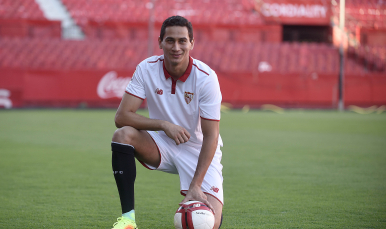 Ganso posa como sevillista
