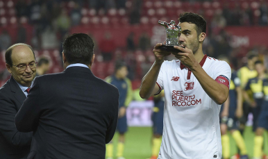 Iborra levanta el trofeo de subcampeón 