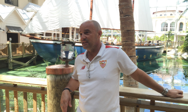 Jorge Desio en el hotel de concentración del Sevilla FC en Orlando 
