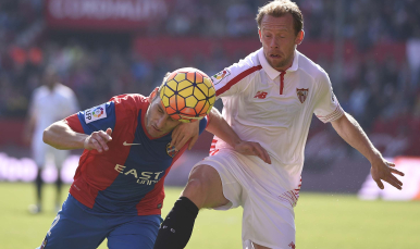Krohn-Delhi durante el partido Sevilla FC-Levante UD