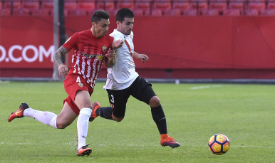 Matos del Sevilla Atlético ante el Almería
